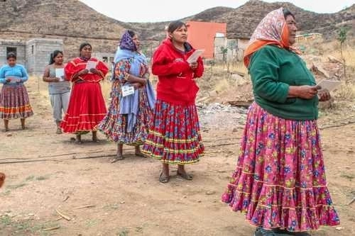 La Compañía de Jesús en México invocó a los tres niveles de gobierno a garantizar los derechos de la comunidad rarámuri. Foto Jesús Estrada / Archivo