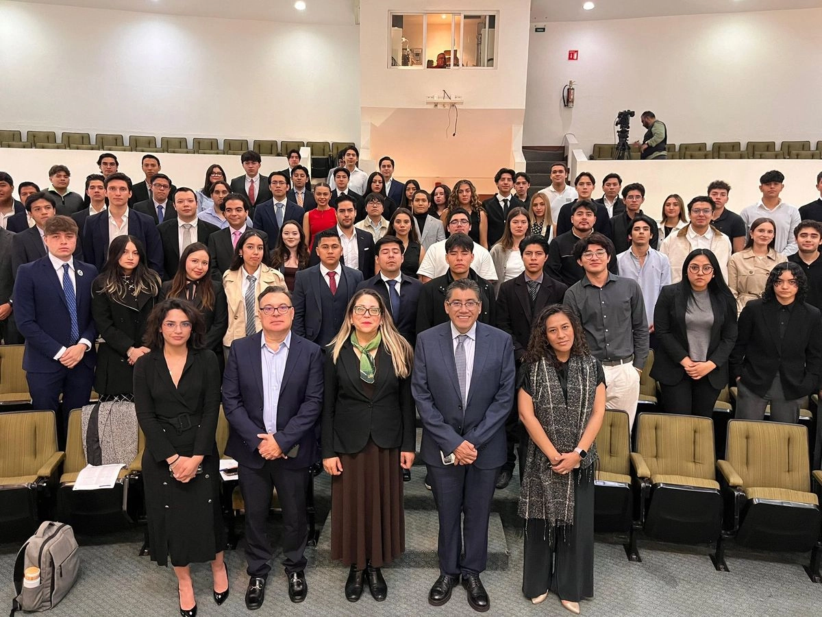 El senador de Morena, Saúl Monreal, quien organizó ese Parlamento Juvenil, comentó que lo ha hecho con estudiantes de otras universidades, que estén interesados en aprender sobre el trabajo legislativo.