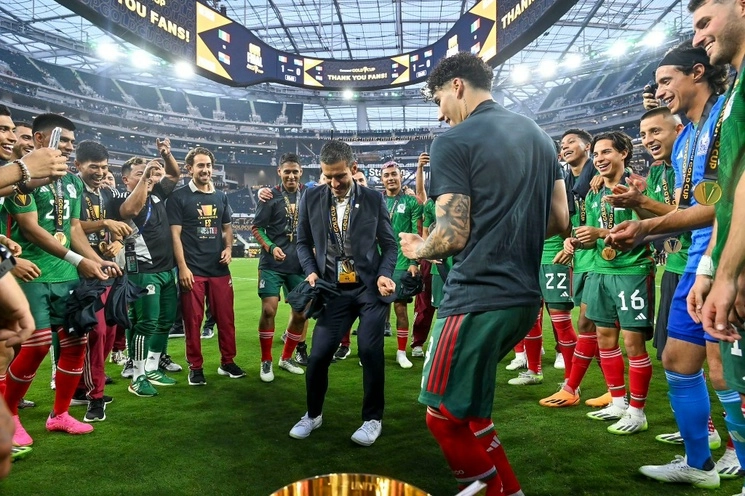 Con Lozano (centro) regresan los técnicos mexicanos a un proceso mundialista, luego de los periodos del colombiano Juan Carlos Osorio y el argentino Gerardo Martino. Foto @jaime_Lozano