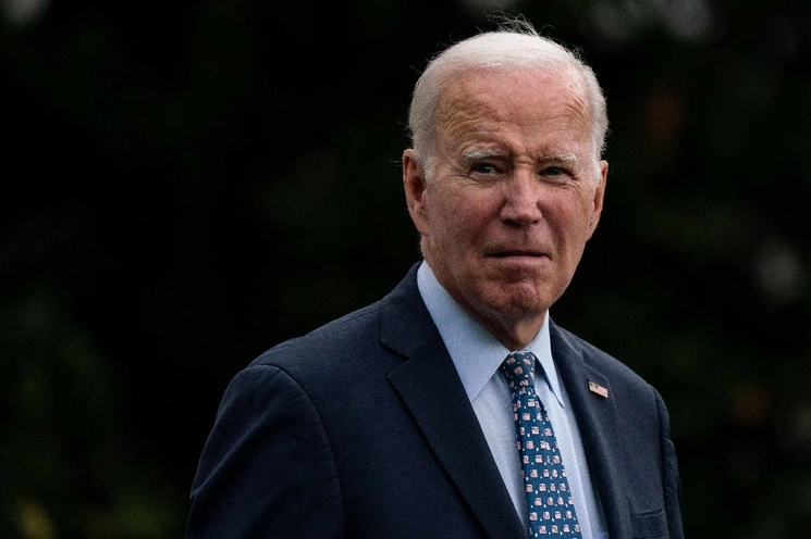 El presidente Joe Biden dice que Donald Trump y sus partidarios republicanos buscan destruir la democracia de EU. Foto Afp