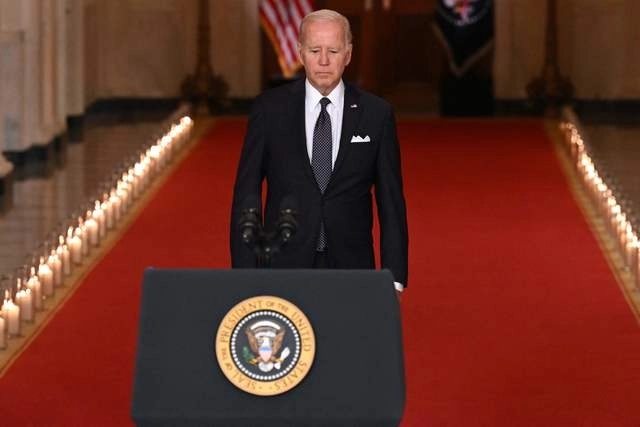 El presidente de Estados Unidos condenó los tiroteos registrados esta semana y urgió a mayor control de armas. Foto Afp