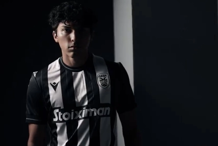 El joven de 20 años nacido en Texas, pero de origen mexicano, estuvo en la segunda división española con el CD Mirandés una temporada donde anotó un gol y logró cuatro asistencias en 39 partidos, no obstante, el técnico de la Real Sociedad, Imanol Alguacil, no lo eligió para el primer equipo. Captura @PAOK_FC 