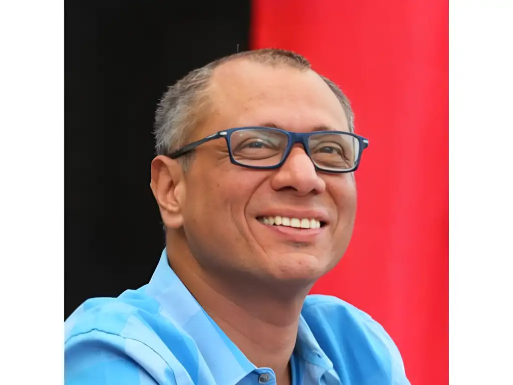 El ex presidente de Ecuador, Jorge Glas, permanece en la embajada mexicana en Quito, donde permanece en calidad de huésped al expresar temor por su seguridad. Foto tomada de X @evoespueblo / Archivo


