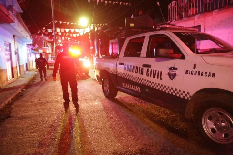 Un taxista fue asesinado a un costado de la carretera Apatzingán-Cuatro Caminos. Foto Tomada de X @SSeguridad_Mich 