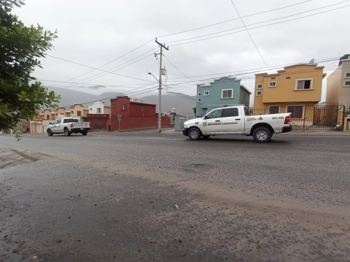 En la colonia Panamericano fueron dejados restos humanos en el interior de un vehículo con placas de California, EU. Foto Tomada del Twitter @SeguridadBC / Archivo