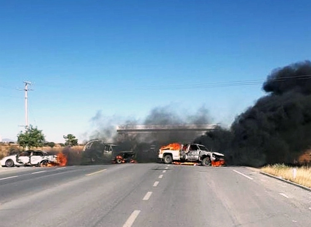 Al menos tres bloqueos carreteros se registraron hoy en municipios de Zacatecas. Foto Alfredo Valadez