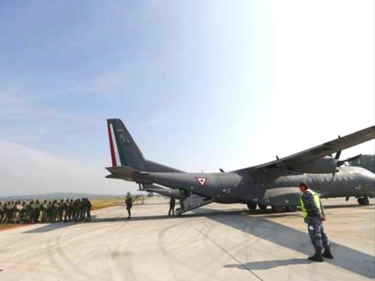 Paracaidistas en la base aérea de Santa Lucía, en imagen de octubre de 2017. Foto Carlos Ramos Mamahua / Archivo