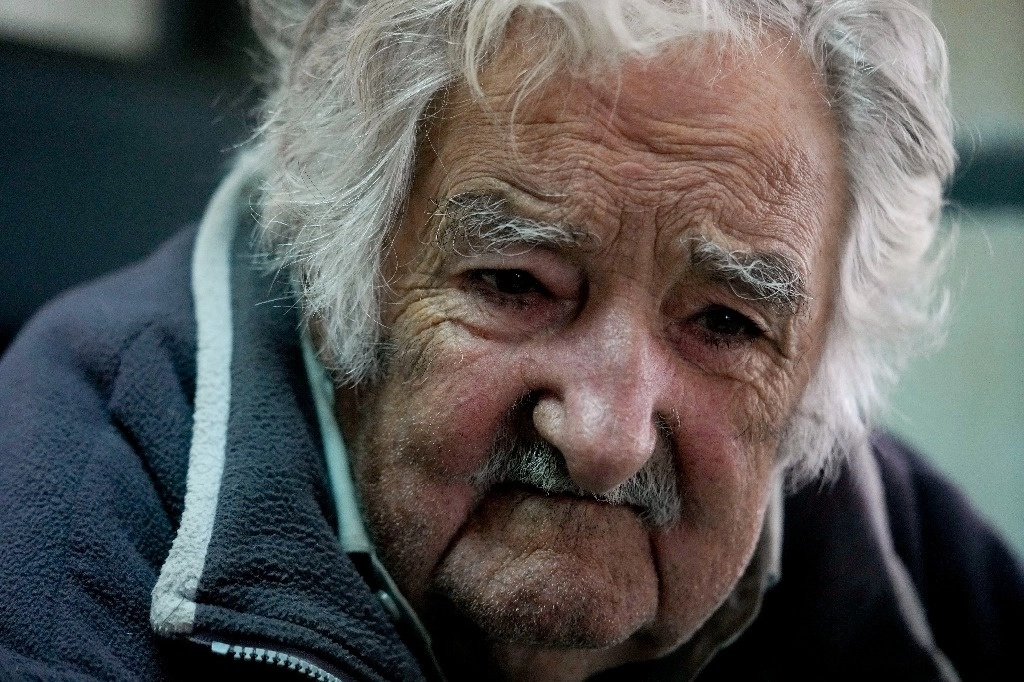 El expresidente uruguayo José ‘Pepe’ Mujica hace una pausa durante una entrevista en Montevideo, Uruguay, el 22 de julio de 2023. Foto Ap 