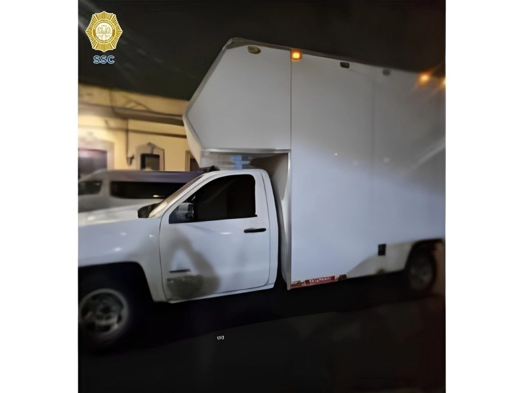 El joven de 17 años cayó de una camioneta en movimiento en el cruce de las calles República de Costa Rica y Manuel Doblado, en la alcaldía Cuauhtémoc. Foto cortesía SSC CDMX
