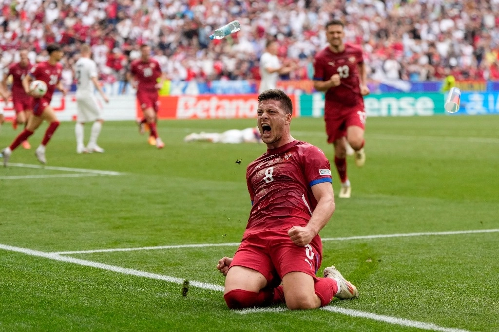 El ex delantero del Real Madrid Luka Jovic evitó la derrota de Serbia contra Eslovenia con un gol en el descuento (90+5), un resultado que permite a los serbios mantener opciones de clasificación para los octavos de final de la Eurocopa, el 20 de junio de 2024. Foto Ap