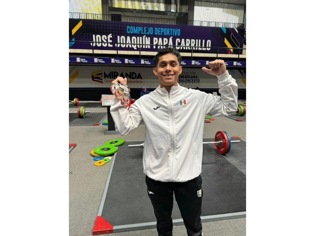 Juan Barco ganó tres medallas en halterofilia durante el Campeonato Panamericano de Caracas, en Venezuela. Foto Tomada de X @CONADE
