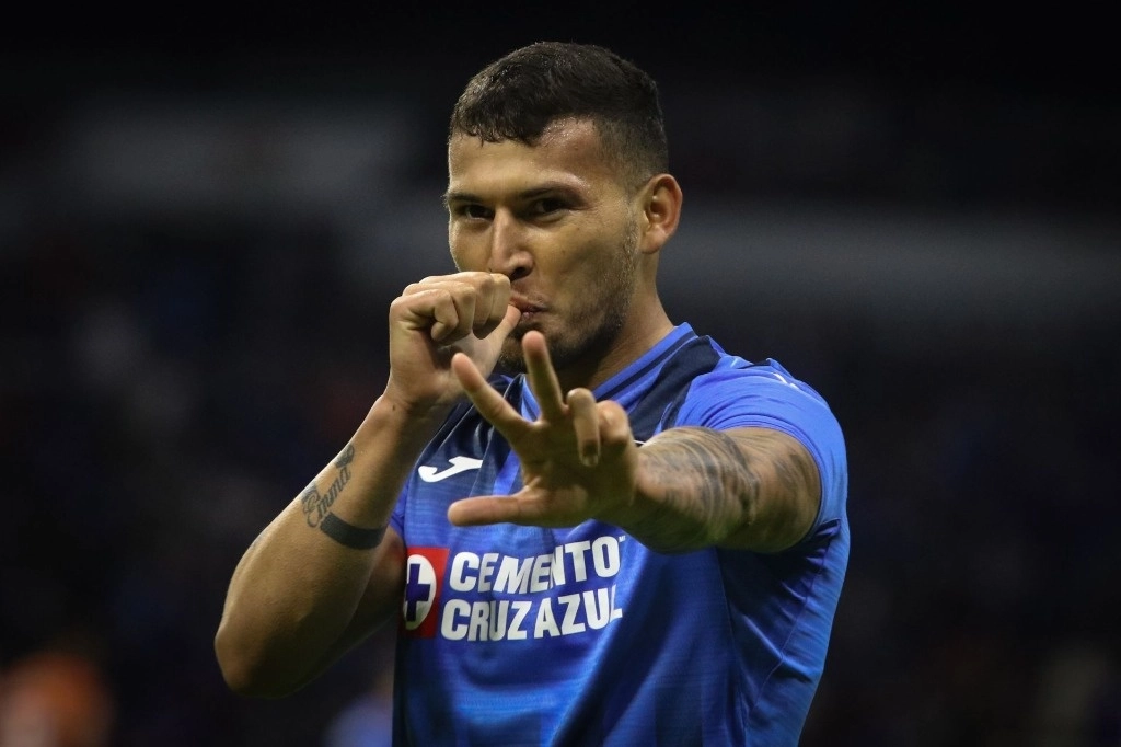 Al paraguayo Juan Escobar le queda un año y medio de contrato con el Cruz Azul. Foto Cuartoscuro / Archivo
