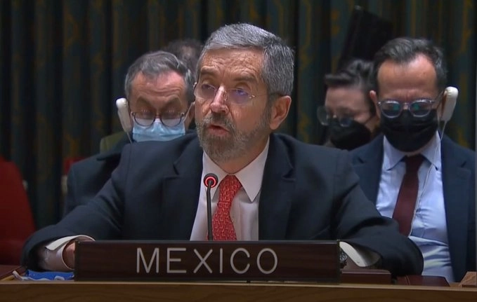El embajador Juan Ramón de la Fuente durante su intervención. Foto @MexOnu