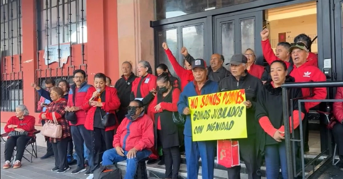 El presidente morenista, Juan Miguel Ramírez Sánchez, declaró que mantendrá suspendidas las prestaciones y no dará aguinaldo a los jubilados y pensionados no sindicalizados. Foto 