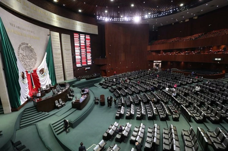 El Salón de Plenos de la Cámara de Diputados, a donde llegan legisladores para la sesión en la que se aprobará el nombramiento de cuatro consejeros del Instituto Nacional Electoral, el 22 de julio de 2020. Foto Luis Castillo