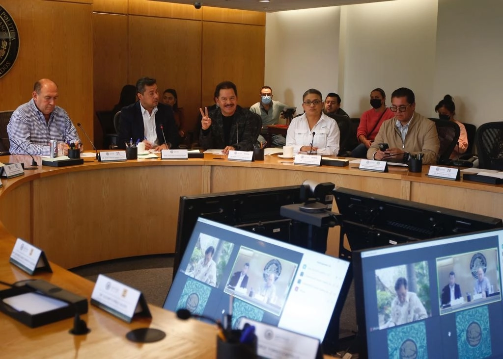 Los diputados Rubén Moreira, José Omar Sánchez, Ignacio Mier, Aleida Alavez y Carlos Puente, durante la reunión extraordinaria de la Junta de Coordinación Política en la Cámara de Diputados. Foto Guillermo Sologuren