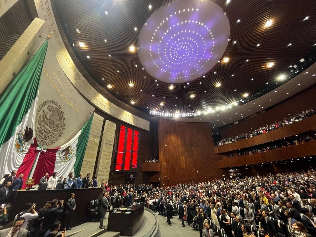 Cámara de Diputados previo al inicio del periodo de sesiones y la entrega del último informe de gobierno del Presidente. Foto Luis Castillo