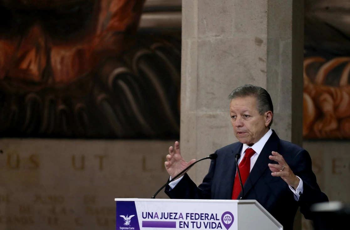 En México el cambio social en asuntos como el matrimonio igualitario, el aborto y los derechos de las minorías sexuales se han dado desde la SCJN, a diferencias de otros países donde estos avances se iniciaron en el Legislativo, dijo el ministro Zaldívar. Foto Roberto García Ortiz / Archivo 