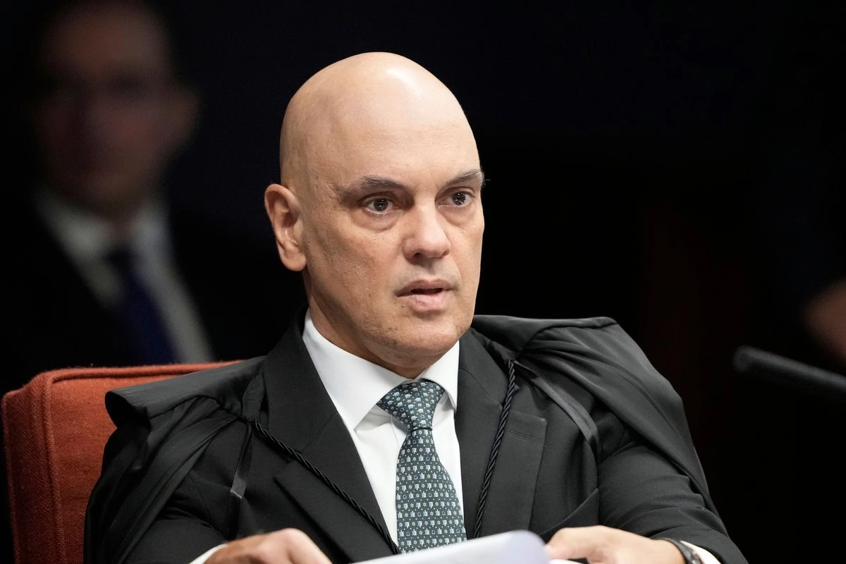 El juez de la Corte Suprema, Alexandre de Moraes, habla durante la fase de veredicto y sentencia de un juicio para los acusados ​​de un presunto complot golpista para mantener al ex presidente de Brasil, Jair Bolsonaro, en el cargo después de su derrota electoral de 2022, en Brasilia, Brasil, el 2 de septiembre de 2025.