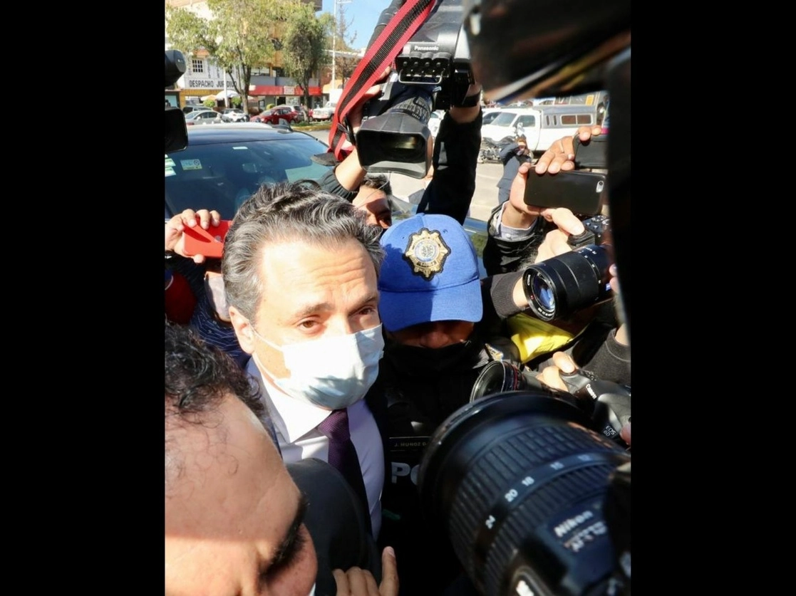 El ex director de Pemex, Emilio Lozoya, arriba al Centro de Justicia Penal Federal con sede en el Reclusorio Norte, para su audiencia con un juez de control, el 7 de noviembre de 2021. Foto Roberto García Ortiz