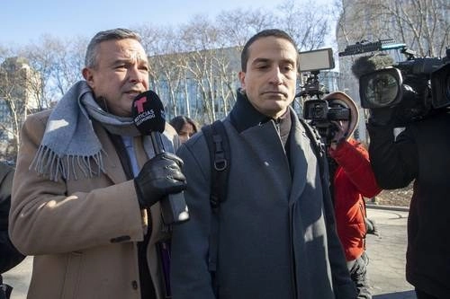 El abogado de Genaro García Luna, César de Castro (izquierda), rechazó el argumento de la fiscalía de que existe un grupo de "poderosos funcionarios mexicanos corruptos" que buscarían ayudarlo. Foto Ap