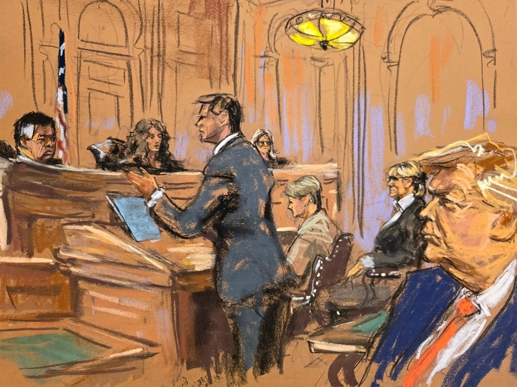 El abogado John Sauer, en el centro, presenta argumentos a favor del expresidente Donald Trump, a la derecha, mientras E. Jean Carroll, segundo desde la derecha, observa en el tribunal federal de Manhattan, el viernes 6 de septiembre de 2024, en Nueva York. Foto Ap