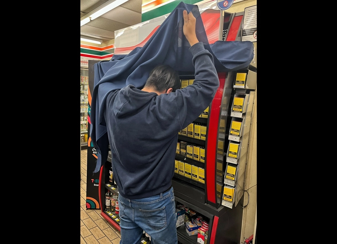 El nuevo Reglamento de la Ley General para el Control del Tabaco, prohíbe a tiendas exhibir cajetillas de cigarro. Foto Marco Peláez