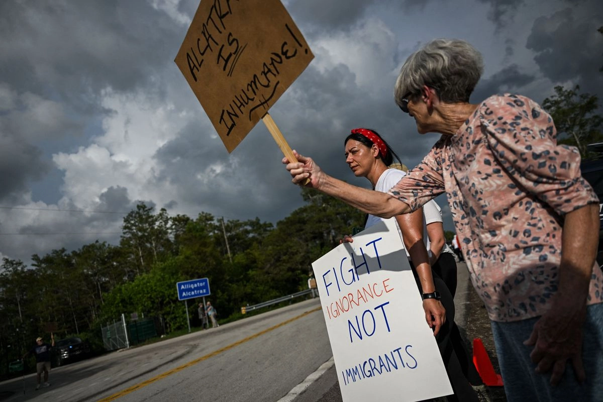 El gobierno federal de EU ya apela la orden de la jueza federal, Kathleen Williams, que exige el desmantelamiento de "Alcatraz de los Caimanes", centro de detención de migrantes en los Everglades de Florida. Foto 