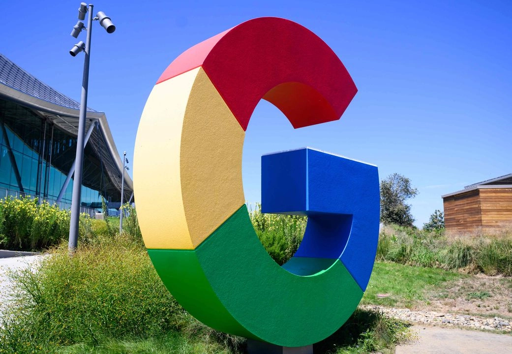 Google se enfrentará ahora en 2025 a la posibilidad de que dos tribunales estadunidenses le ordenen vender activos o cambiar sus prácticas empresariales. Foto 