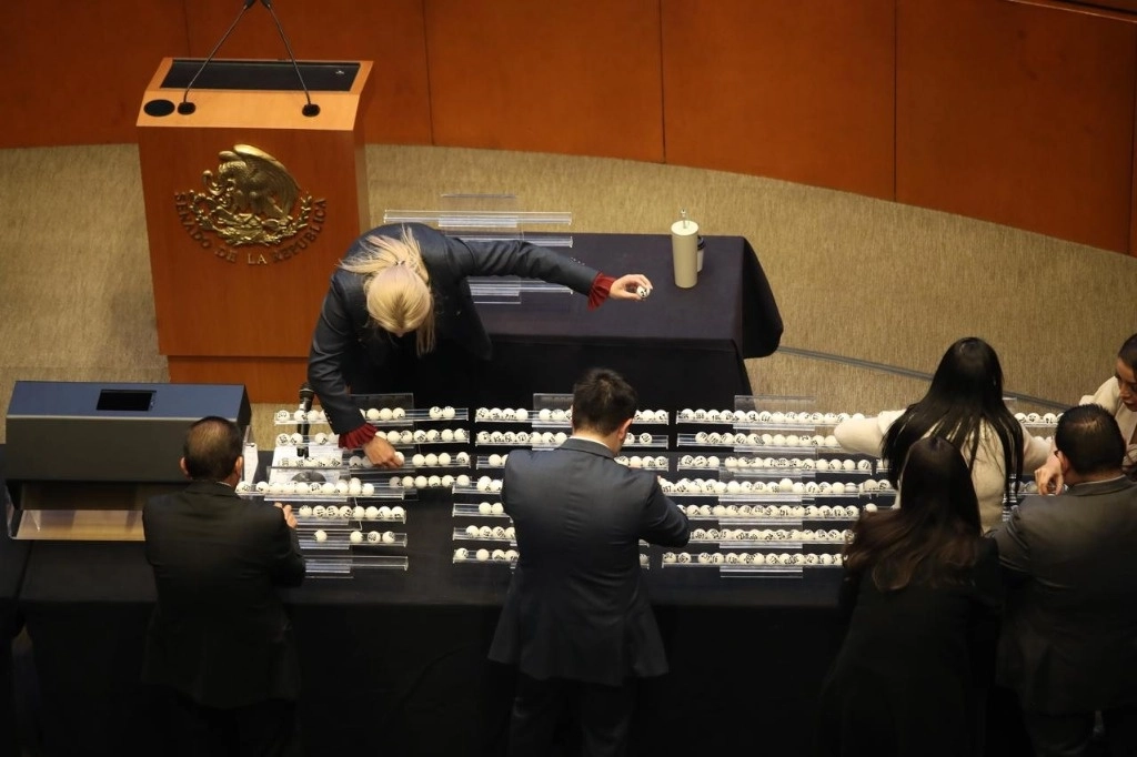 La coalición "32 Circuitos Unidos" rechazaron la asignación de jueces y magistrados por azar. Foto Yazmín Ortega