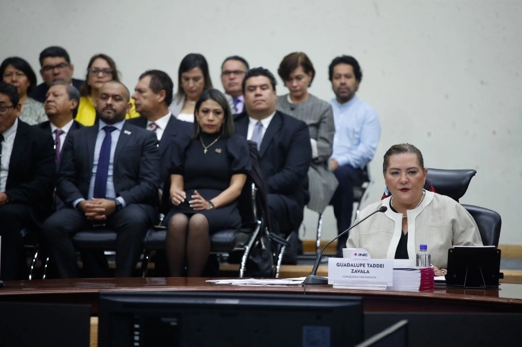 La consejera presidenta del INE, Guadalupe Taddei, durante la primera sesión extraordinaria de la Comisión de Organización Electoral para la instalación del Consejo General para el Proceso Electoral Extraordinario del Poder Judicial de la Federación 2024-2025, en las oficinas del organismo, en la Ciudad de México, el 23 de septiembre de 2024. Foto Cristina Rodríguez