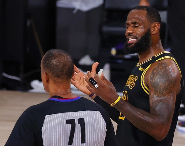"¡¡El cambio no se produce solamente hablando!! ¡Ocurre con la acción y tiene que suceder AHORA!", dijo LeBron James. Foto Kevin C. Cox / Foto Pool / Ap