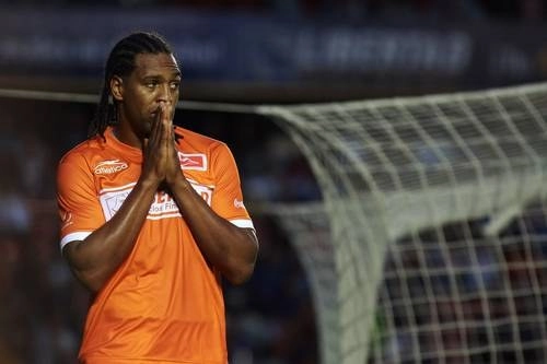 Roberto Nurse, delantero de Mineros de Zacatecas, fue uno de los jugadores que expuso la grave situación a enfrentar por parte de los futbolistas ante la desaparición del Ascenso MX. Foto Jam Media