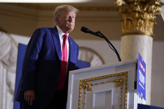El ex presidente estadunidense, Donald Trump, enfrenta cargos de conspiración para anular las elecciones de 2020, en las que fue derrotado por el demócrata Joe Biden. Foto Ap / Archivo