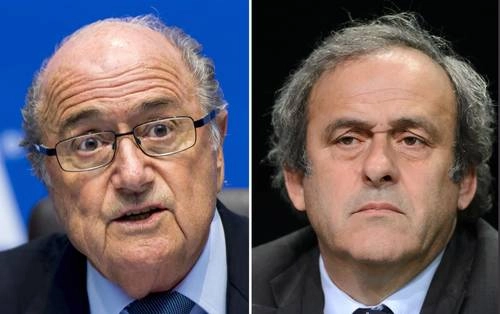 Joseph Blatter, expresidente de FIFA (izq), y Michel Platini, extitular de UEFA (der) en imagen de archivo. Foto Afp