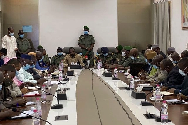 La junta que derrocó el martes al presidente maliense Ibrahim Boubacar Keita instaurará "un presidente de transición", que será "un civil o un militar". Foto Afp 