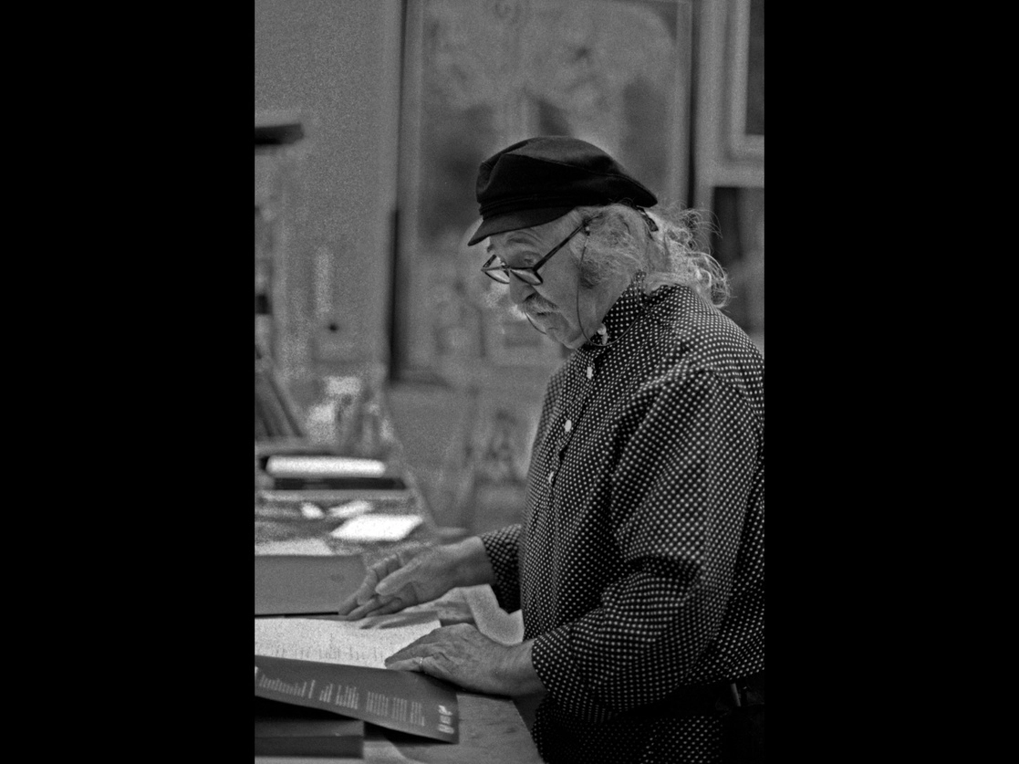 Vladimir Kibalchich Russakov en su estudio en Cuernavaca, Morelos, en 2003. Foto cortesía de Barry Domínguez 



