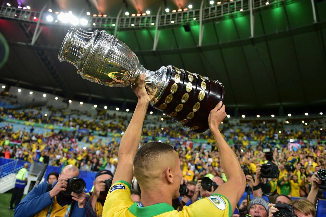 En imagen de 2029, el brasileño Richarlison festeja el triunfo de su equipo frente a Perú en la Copa América. Foto Afp / Archivo