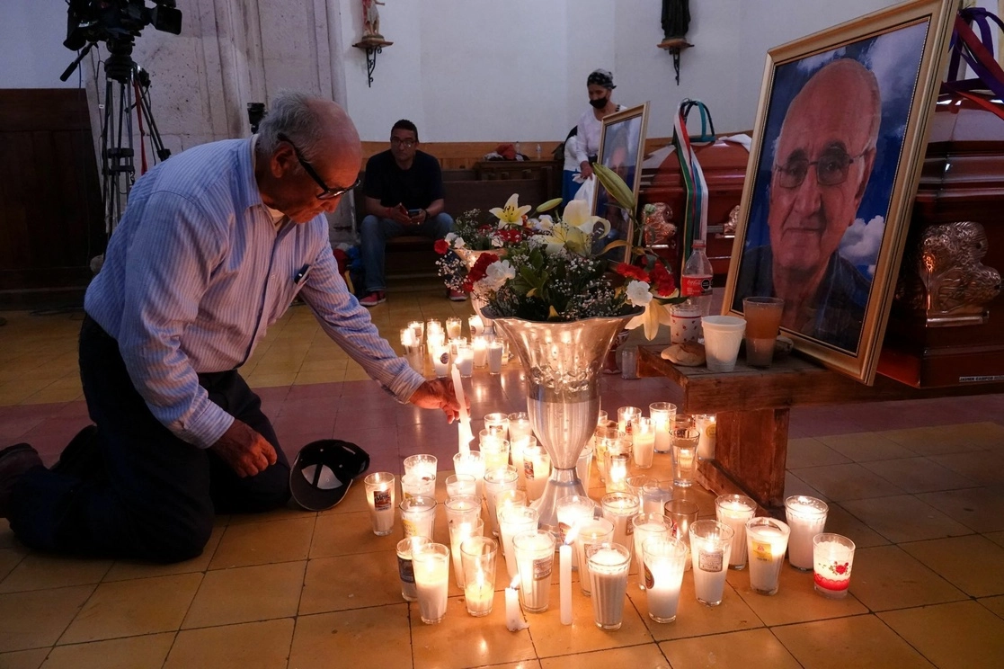 Misa en memoria de los jesuitas, Javier Campos y Joaquín Mora, asesinados el 20 de junio pasado en Cerocahui, municipio de Urique, Chihuahua. Foto Cuartoscuro