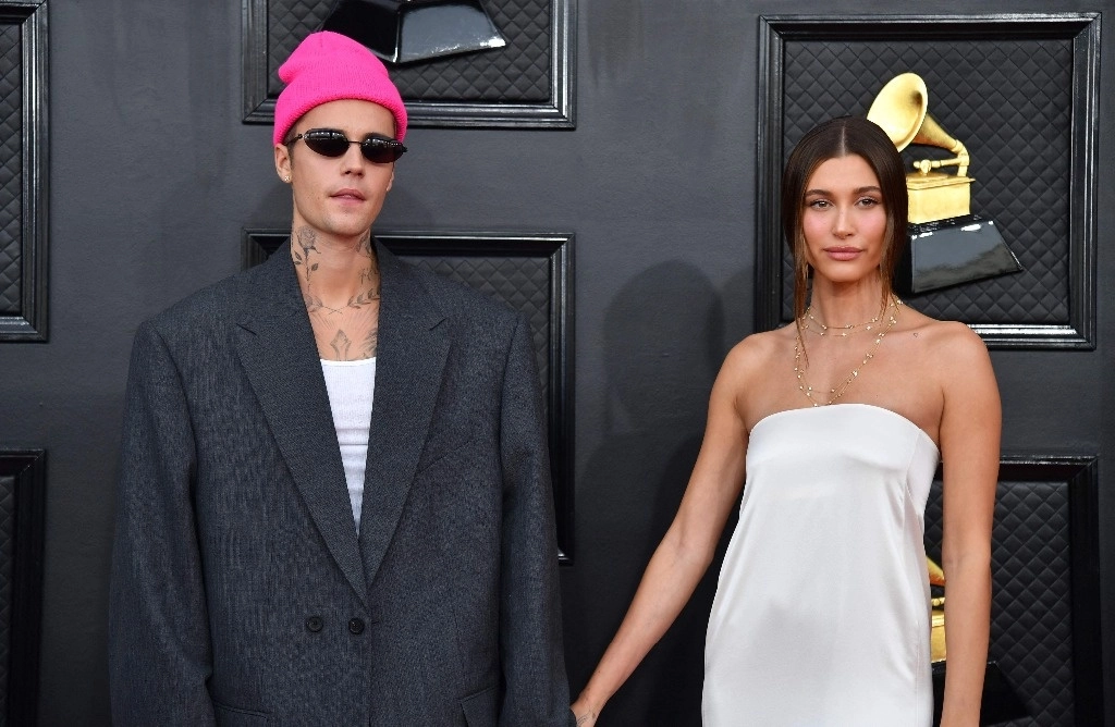 Justin Bieber y la modelo y empresaria, Hailey, anunciaron su embarazo en mayo de 2024. Foto Afp