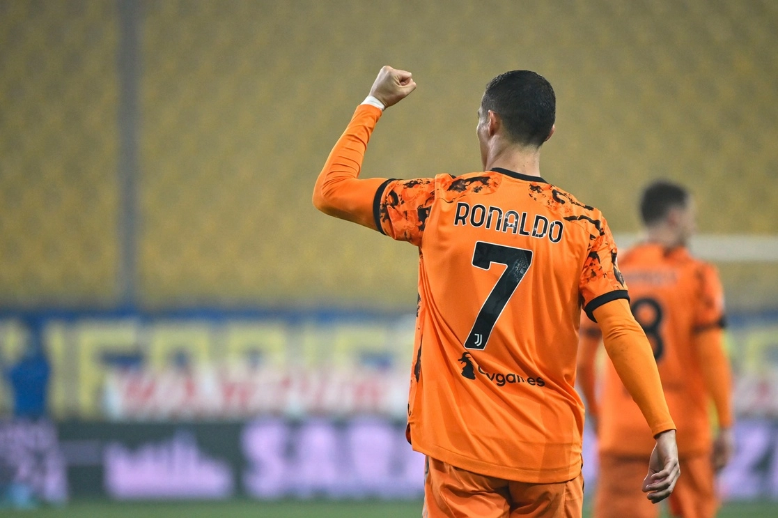 Con los goles de este sábado, Cristiano Ronaldo encabeza la tabla de goleador. Foto Ap