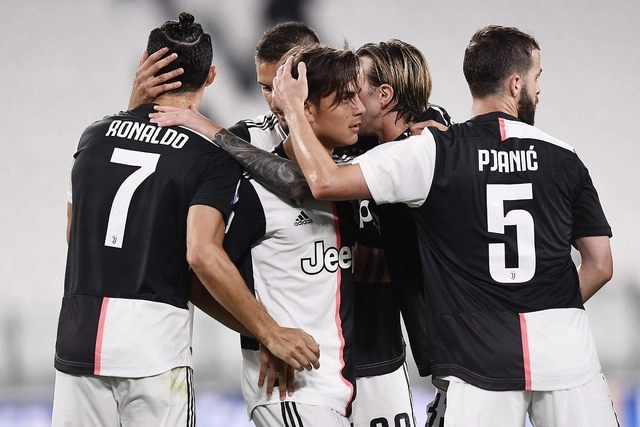 Juventus festeja uno de los cuatro goles que anotó en el partido contra el Lecce. Foto Ap