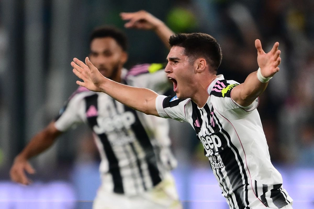 El joven de 19 años, Vasilije Adzic, anotó al minuto 90+1 el gol de la victoria de Juventus sobre el Inter de Milán, en juego de la fecha tres de la Serie A, en el estadio Allianz de Turín, el 13 de septiembre de 2025. Foto 
