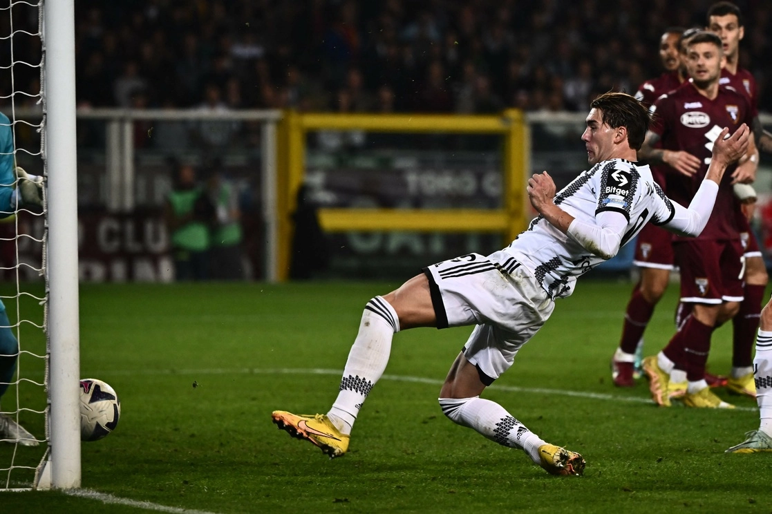 Dusan Vlahovic de Juventus de Turín  anotó al minuto 75 el gol de la victoria ante Torino. Foto Afp 