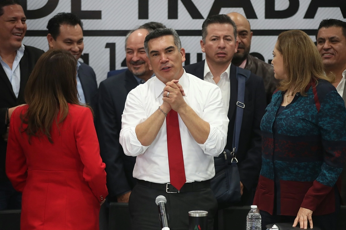 El dirigente nacional del PRI, Alejandro Moreno, promovió el recurso el pasado 9 de junio para que la gobernadora Layda Sansores ya no difunda audios o videos en su programa 'Martes del Jaguar', sin embargo, el juez Gabriel Regis López, se declaró incompetente. Foto José Antonio López / Archivo