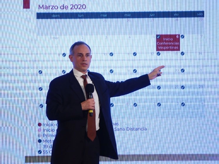 El subsecretario de Salud, Hugo López-Gatell, durante una de sus conferencias vespertinas. Foto Guillermo Sologuren / archivo