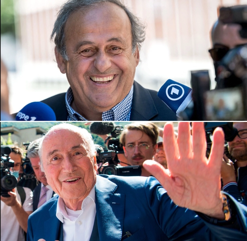 El expresidente de la UEFA, Michel Platini (arriba), y ex presidente de la FIFA, Joseph Blatter, a su salida del Tribunal Penal Federal Suizo en Bellinzona, el 8 de julio de 2022. Foto Ti-Press / Keystone vía Ap y Afp