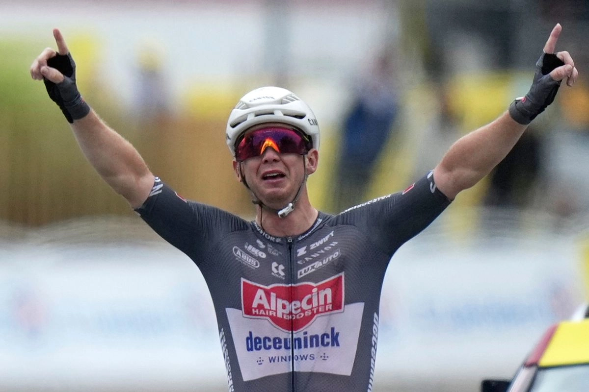 Kaden Groves se convirtió en el ciclista 114 de la historia en lograr victoria en las tres grandes pruebas de la especialidad: La Vuelta a España, el Giro de Italia y el Tour de Francia. Foto 