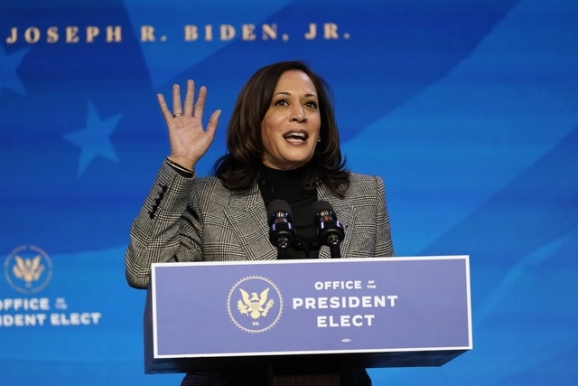Kamala Harris renunciará al Senado dos días antes de jurar como vicepresidenta de EU. Foto Ap  