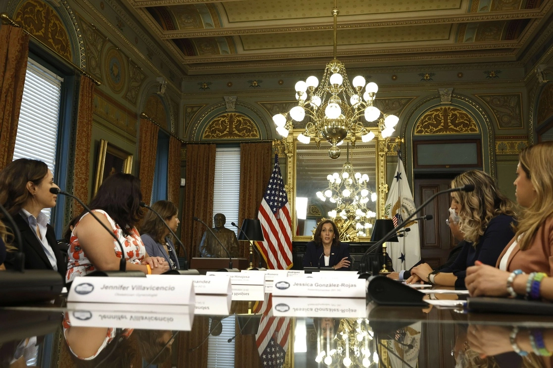 La videpresidenta Kamala Harris se reunió en Washington D.C. con congresistas latinas de Texas, Arizona y Utah. Foto Afp